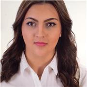 Profesora, de matemáticas, economía, inglés, rumano, geografía
